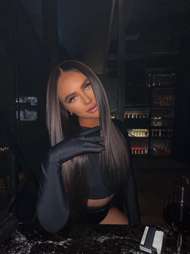 вип эскорт от  Аника работает в Питере