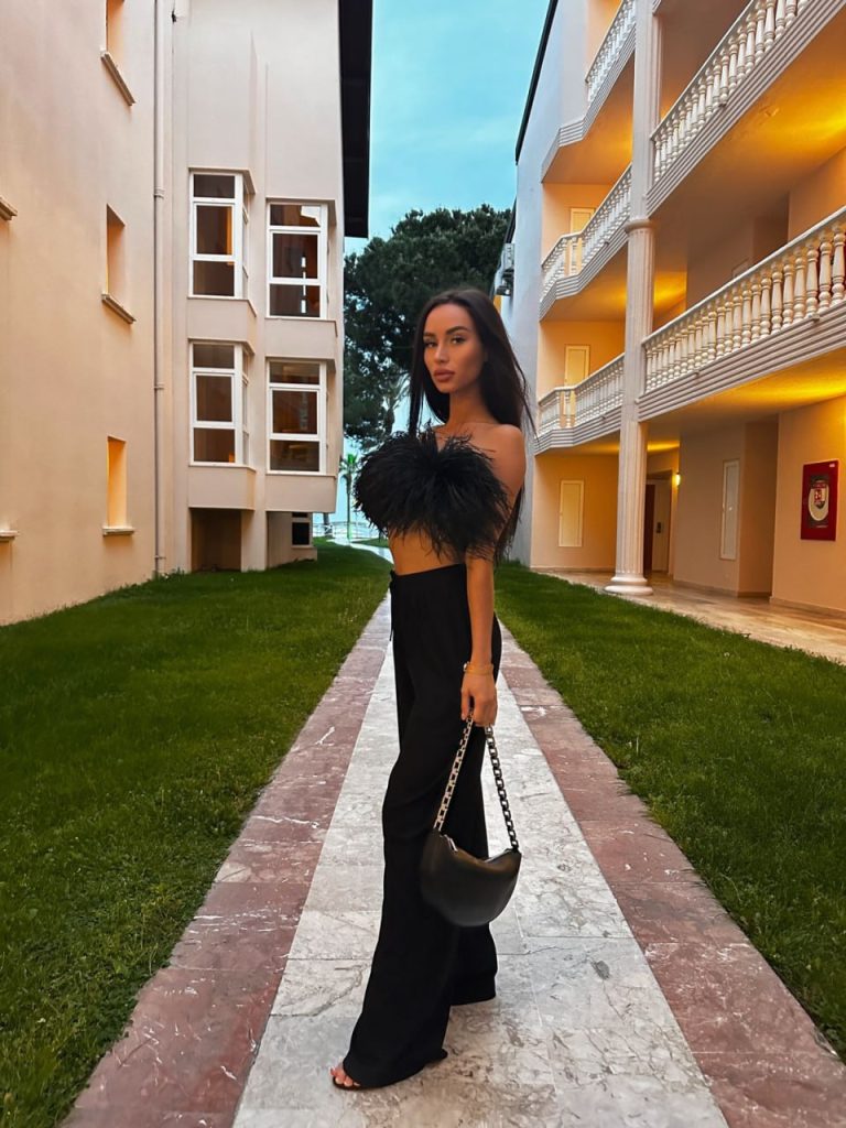 Ночной эскорт от Тая Питер