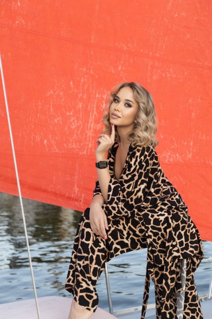 VIP эскорт от Аврора Питер